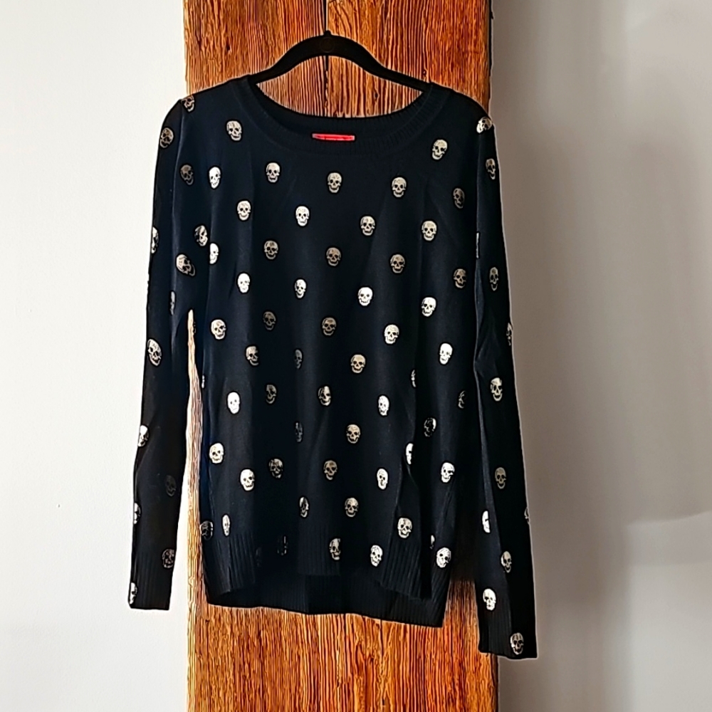 NWT Saks Fifth Ave 💀 Skully Sweater Black and Gold Foil Skulls Size Large